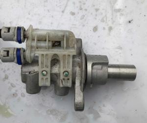 Главный тормозной целиндр Jeep Renegade 2015-2023 68284342AA