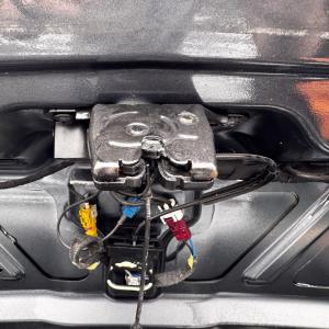 Замок крышки багажника Chevrolet Camaro 2016-2024 13513995 ; 13501988