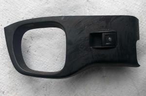 Накладка стеклоподъемника задняя правая  Chevrolet Tahoe 2015-2020 23280858 ; 22903192
