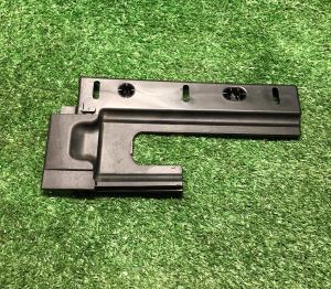 Накладка регулятора второго ряда сидения правая Chevrolet Tahoe / Escalade 2021-н.в. 84774831 ; 84774830