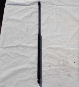 Амортизатор двери багажника правый Chevrolet Tahoe 1999-2006 10389052; 15766376; 15746120