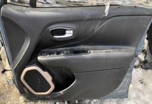 Обшивка двери пассажирской Jeep Renegade 2015-2021 6NQ16LXHAA