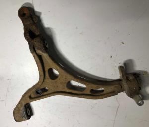 Передний левый нижний рычаг Jeep Grand Cherokee (WK2) 68022605AB