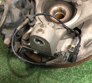 Датчик ABS передний Chevrolet Tahoe / Escalade 2015-2020 23498355 ; 20971873