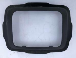 Рамка магнитолы Jeep Renegade 2015-2023 735579048 ; 5UV60LXHAA