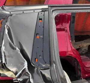 Кронштейн молдинга заднего правого крыла Chevrolet Suburban / Escalade ESV 2021-н.в. 85136437