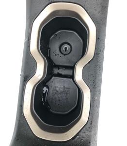 Подстаканник на центральной консоли Jeep Renegade 735581153 ; 5UX37LXHAA ; 5UX38LXHAA ; 6ML97LXHAA