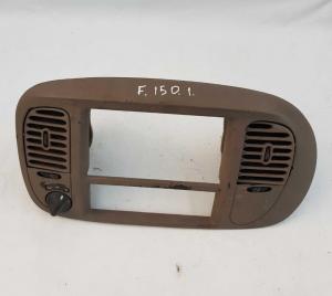 Панель/Накладка центральных воздуховодов панели торпедо Ford Expedition 1996-2002 1L1Z 78044D70; XL1Z 78044D70; XL14 7804302  DMW