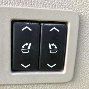 Кнопки складывания сиденья правая Cadillac Escalade / Tahoe 2015-2021 22870109