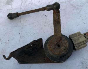 Датчик уровня высоты правый Cadillac Escalade / Tahoe 2015-2019 23152101