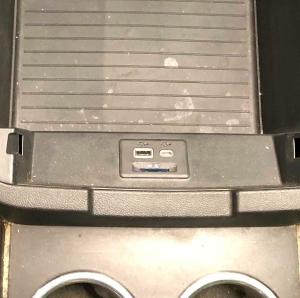 Разъем USB Chevrolet Tahoe 2021-н.в. 13529869 ; 13525431