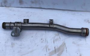 Трубка соединительная охлаждающей жидкости Ford Mustang 2015-2020 FR3E 8594 CD ; FR3E 8594 C/CC/CB/CD