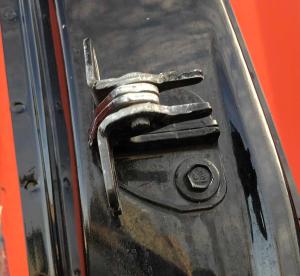 Петля задней правой двери верхняя Cadillac Ecalade / Tahoe 2015-2020 20986576