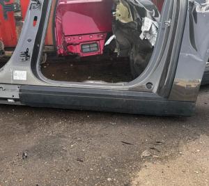 Накладка порога наружняя задняя левая Chevrolet Suburban / Escalade 2021-н.в. 84829207