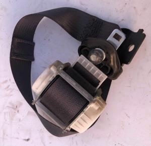 Ремень безопасности второго ряда левый Cadillac Escalade / Tahoe 2015 23468488 ; 23430747