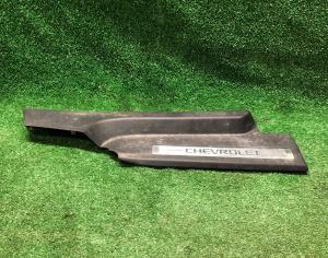 Накладка порога второго ряда правая Chevrolet Suburban 2021-н.в. 84430057