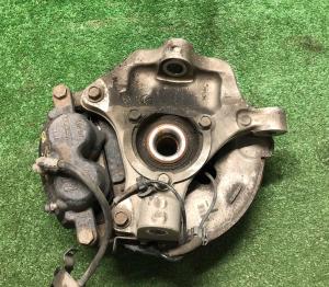 Поворотный кулак правый Cadillac Escalade / Tahoe 2015-2019 22842315