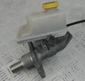 Цилиндр Тормозной Главный Jeep Grand Cherokee (WK2) 2010> в сборе с бачком; 04560183AA