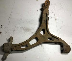 Передний правый нижний рычаг Jeep Grand Cherokee (WK2) 68022604AD