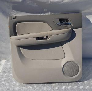 Обшивка двери задней левой Chevrolet Suburban 2006-2014 20895875; 25780063; 15874363; 15919770