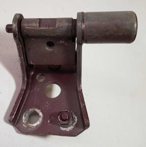 Дверная петля передняя правая нижняя Ford Explorer 4 6L2Z 7822806; 6L2Z 7822810 B