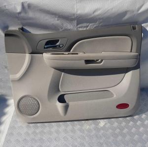 Обшивка двери передней правой Chevrolet Tahoe 2006-2014 25780132; 15873856; 15844525; 15852617; 15919699