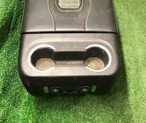 Подстаканники подлокотника задние Chevrolet Tahoe 2021-н.в. 84887776 ; 84699164