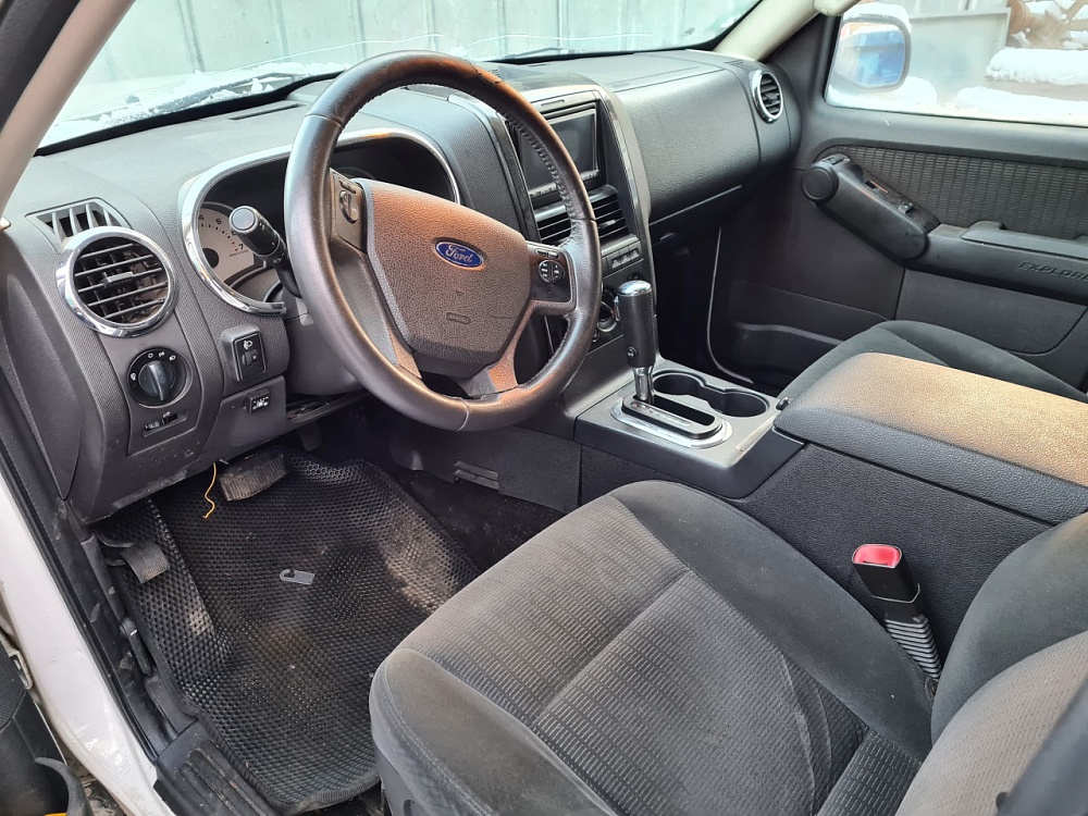 В разборе Ford explorer 4.0L 09г