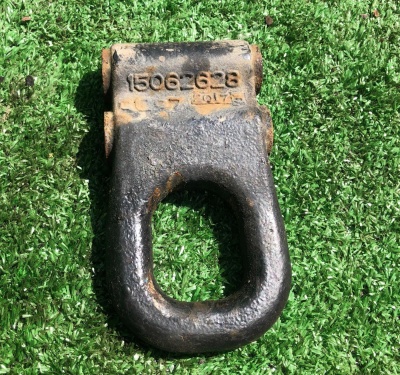 Крюк буксировочный передний Hummer H2 2003-2009 15062628