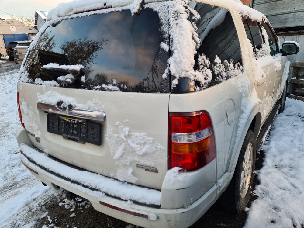 В разборе Ford explorer 4.0L 09г