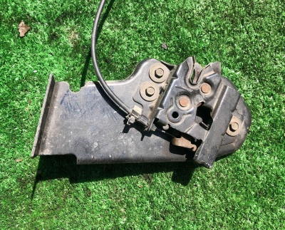 Замок капота Hummer H2 2003-2007 15172382 ; 15061854