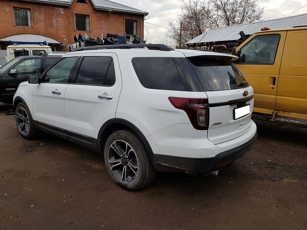 В разборе Ford Explorer 5-го поколения