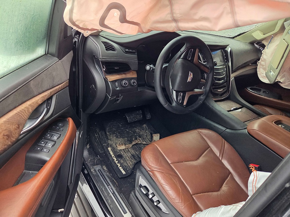 В разборе Cadillac escalade 2016 6.2