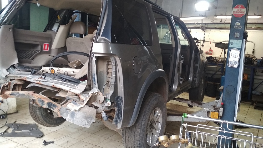 В разборе Ford Explorer 3 2002г. 4.0L