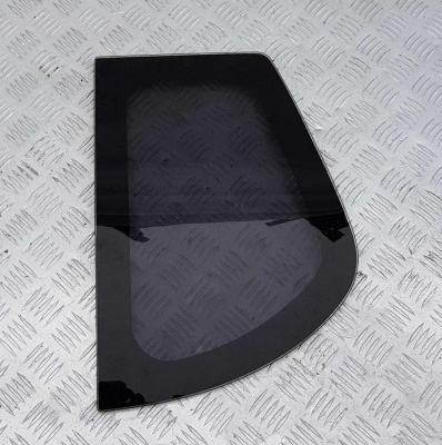 Стекло задней форточки левое Isuzu VehiCross