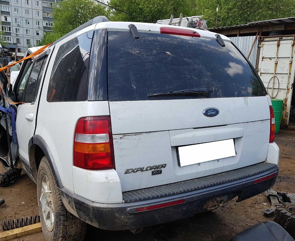 В разборе Ford Explorer 3-го поколения 2005г
