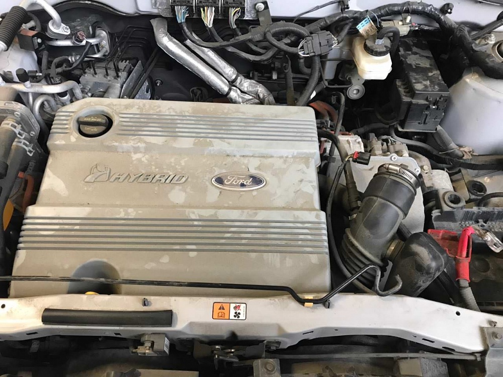 В разборе Ford Escape Hybrid 2004-2012г