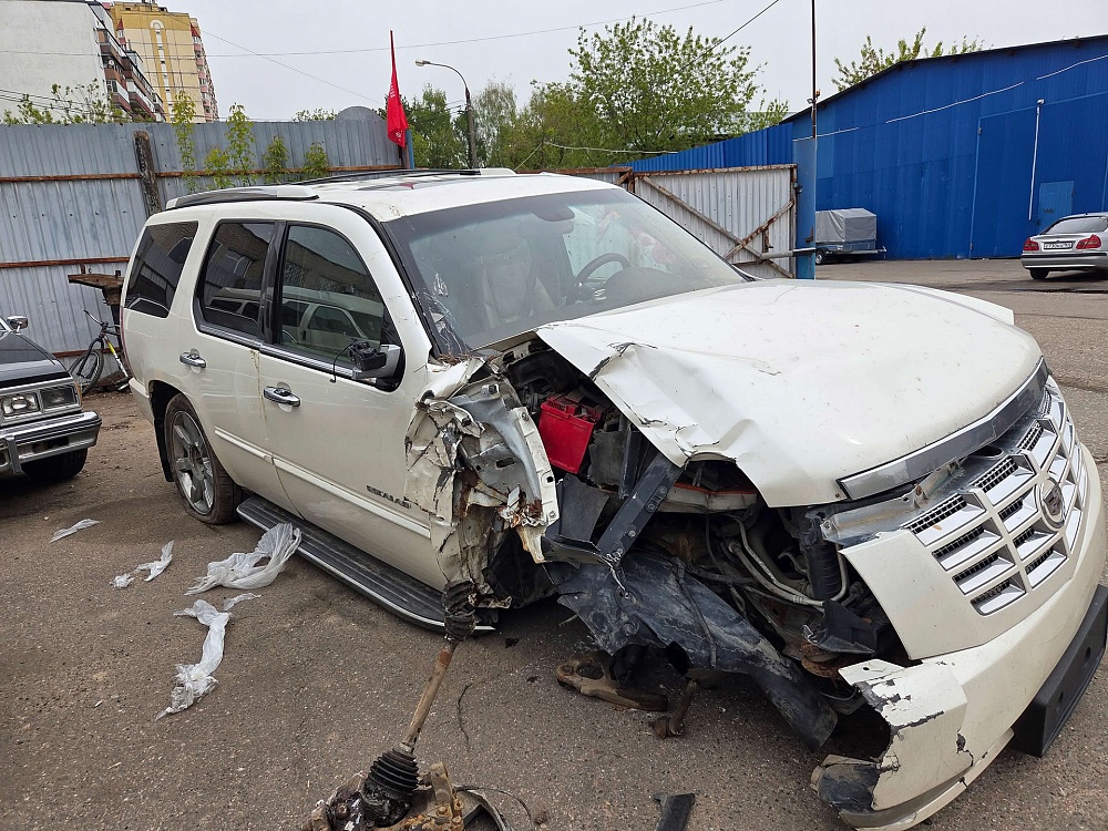 В разборе Cadillac Escalade 2010г 6.2L