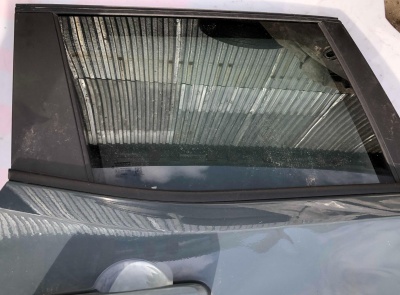 Стекло задней правой двери 2015-2021 68256340AA