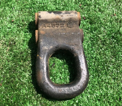 Крюк буксировочный передний Hummer H2 2003-2009 15062628