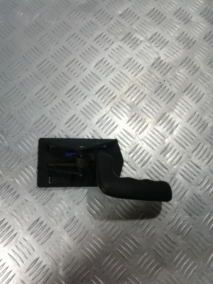 Ручка двери внутренняя правая Chevrolet Tahoe 1999-2006 15760298