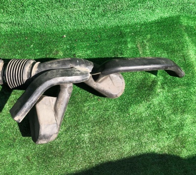 Патрубок воздушного фильтра Hummer H2 2003-2007 15059739