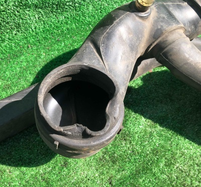 Патрубок воздушного фильтра Hummer H2 2003-2007 15059739