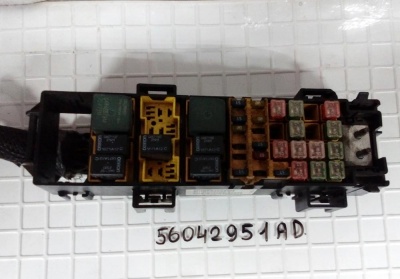 Блок предохранителей GRAND CHEROKEE (2002) 56042951AD