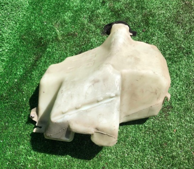 Бачок стеклоомывателя Hummer H2 2003-2009 12335775 ; 88944338 ; 15060731