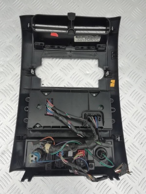 Облицовка центральной панели Dodge Durango; 5HM581D5AD