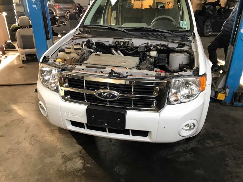 В разборе Ford Escape Hybrid 2004-2012г