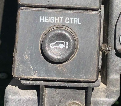 Кнопка управления задней подвески Hummer H2 2003 15062643