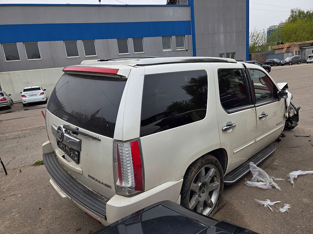 В разборе Cadillac Escalade 2010г 6.2L
