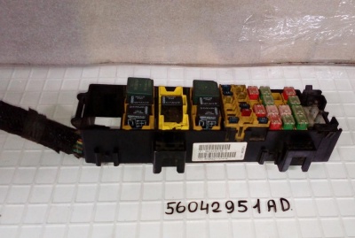 Блок предохранителей GRAND CHEROKEE (2002) 56042951AD